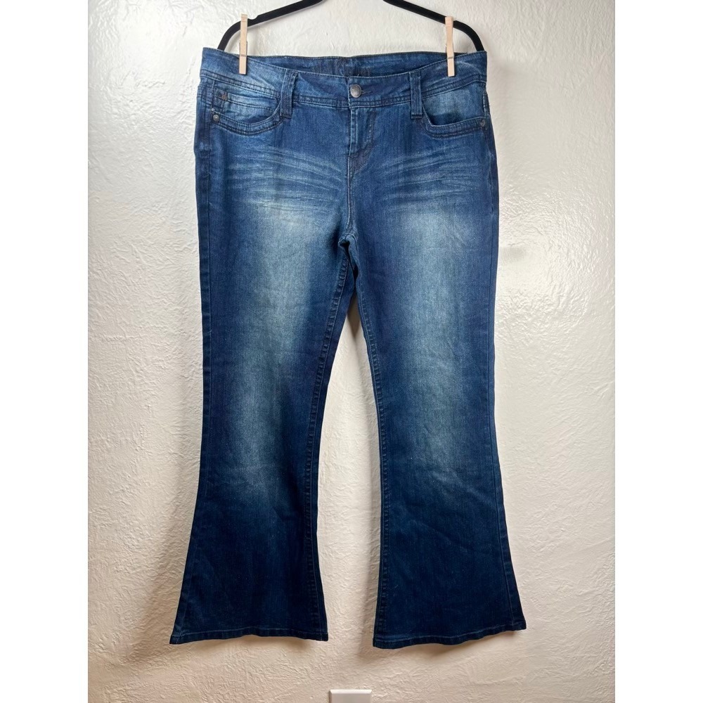 WallFlower Flare Jeans Women 18 Medium Wash Mid Rise Wide Leg Stretch 70s
